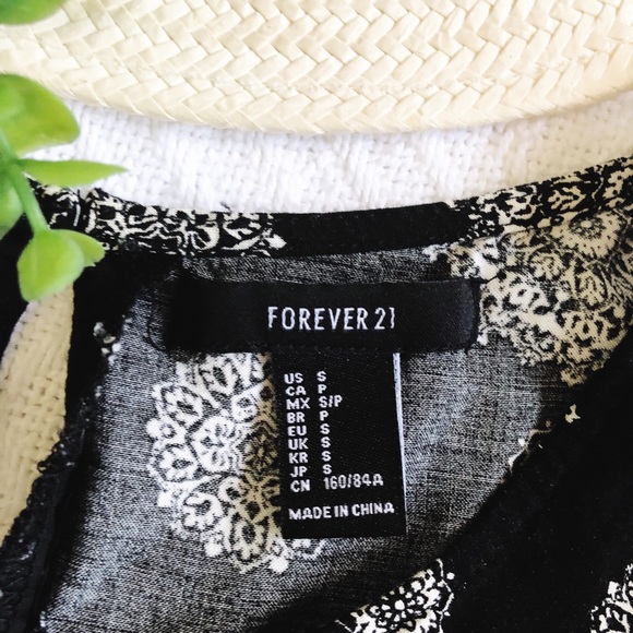 Forever 21 Patterned Cropped Tank - Picture 3 of 5